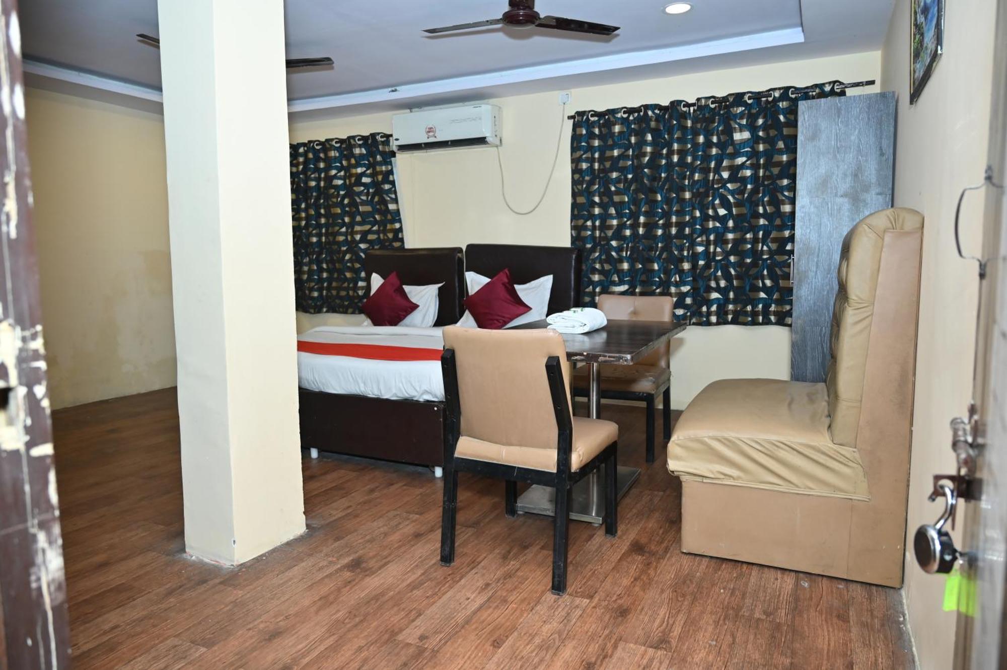 Hotel Ankitha Grand Хайдарабад Экстерьер фото