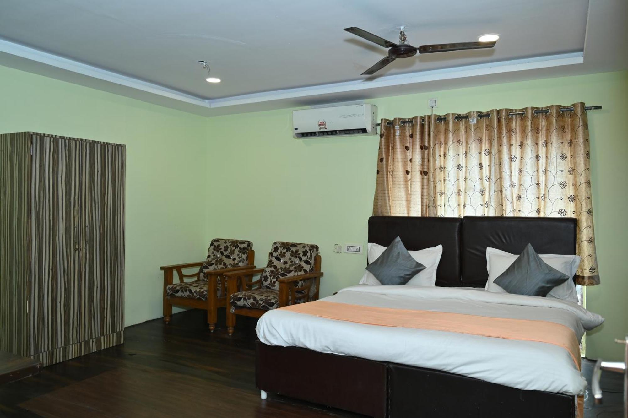 Hotel Ankitha Grand Хайдарабад Экстерьер фото