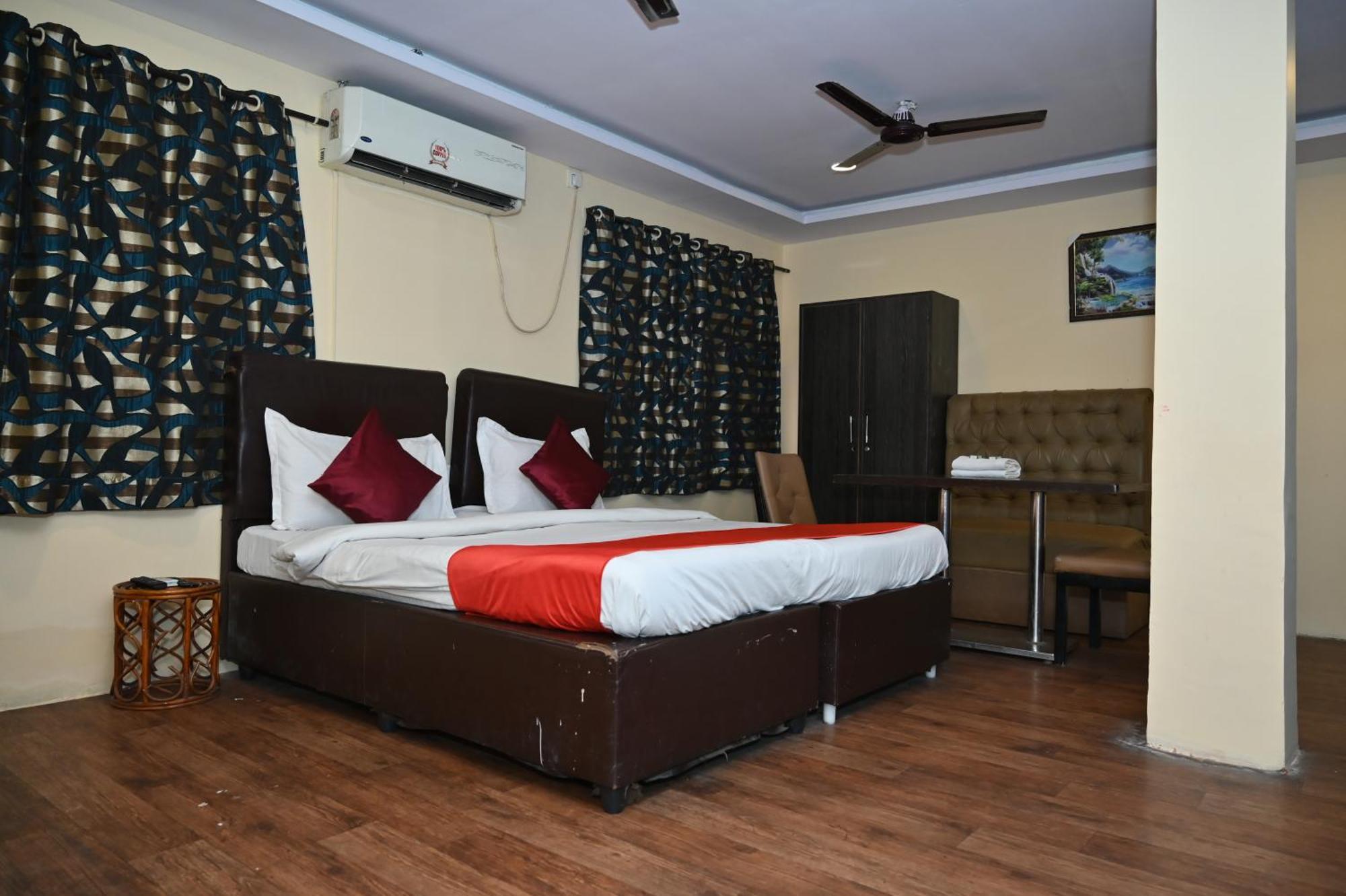 Hotel Ankitha Grand Хайдарабад Экстерьер фото